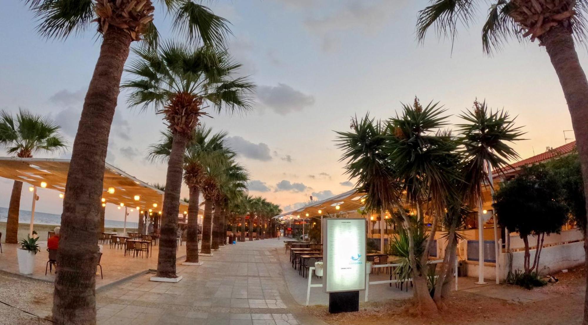 Modern Apartment Near Mckenzie Beach Larnaca Exterior foto