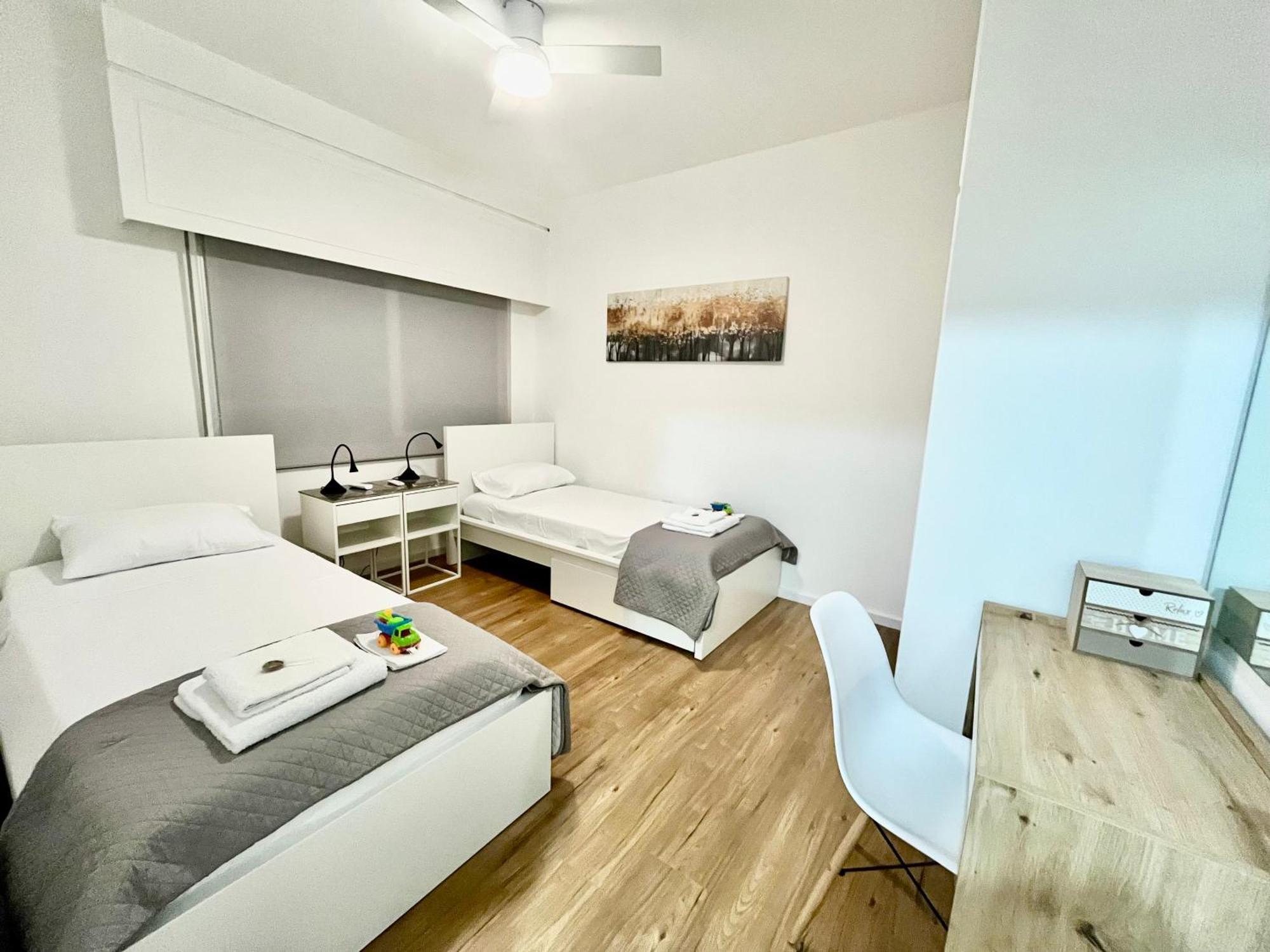 Modern Apartment Near Mckenzie Beach Larnaca Exterior foto
